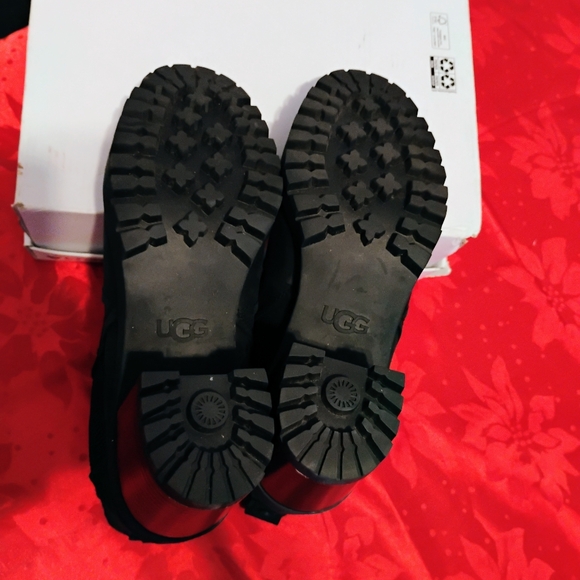 UGG Women’s Hazel Boot - Black. Ankle Boots. Never Worn. Size 9.5 - Picture 6 of 8